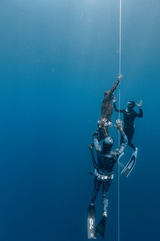 manœuvre de Valsalva apnée technique de compensation oreille compenser en apnée débutant apnéiste en descente mer Méditerranée stage apnée Antibes compensation